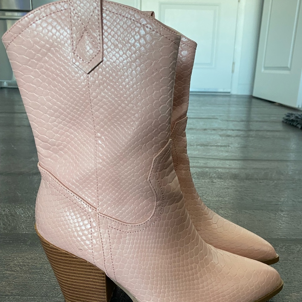 Pink Cowgirl Boots 💗🤠 *SOLD*